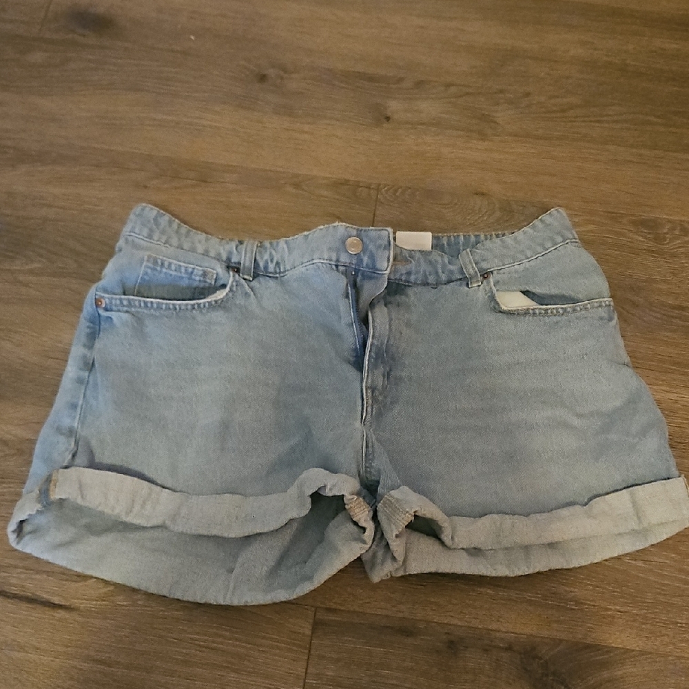 H&M Blue Jean Shorts Relaxed Fit - Picture 1 of 3